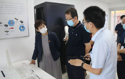 省市发改委高技术处党支部来太阳成集团tyc33455cc开展党建交流活动